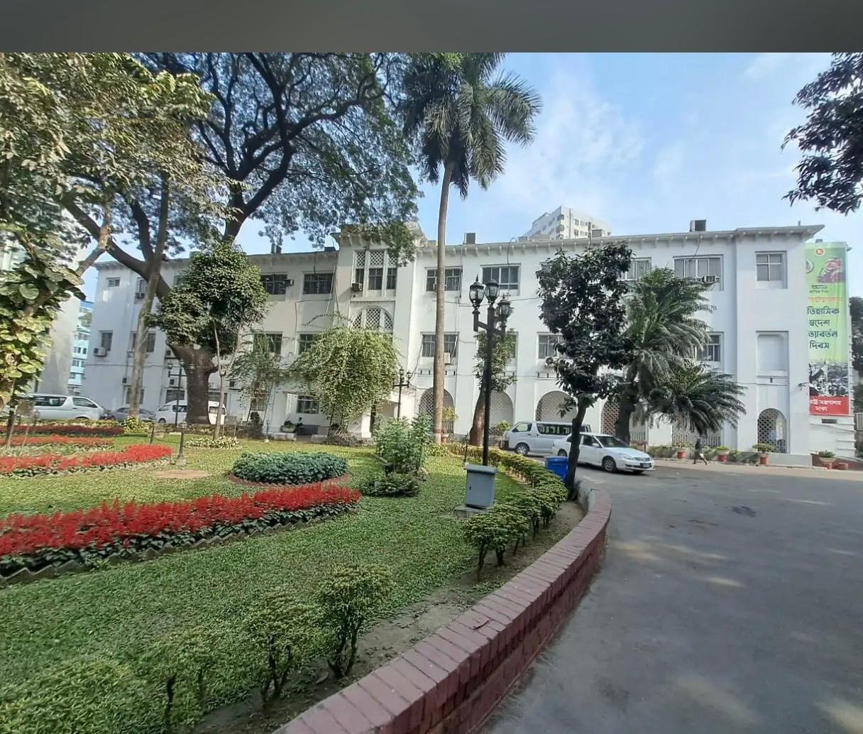 Volunteers working together